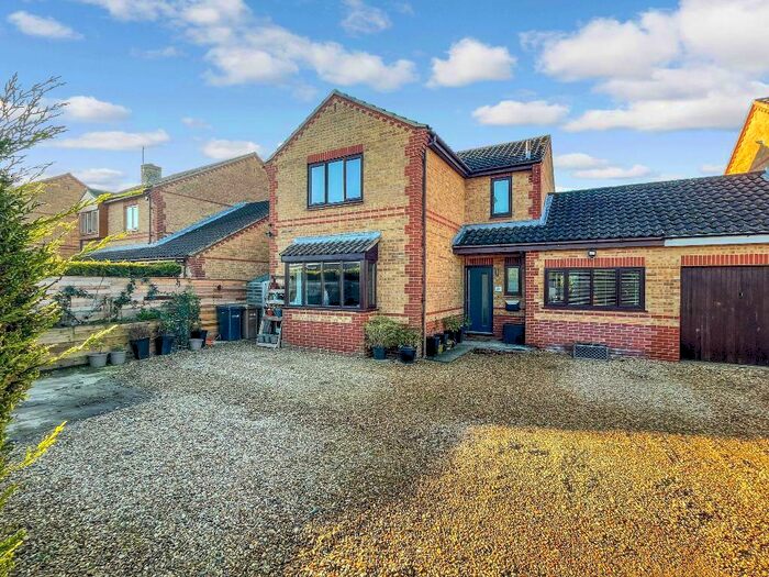 3 Bedroom Link Detached House For Sale In Ladys Drove, Emneth, Wisbech, Norfolk, PE14