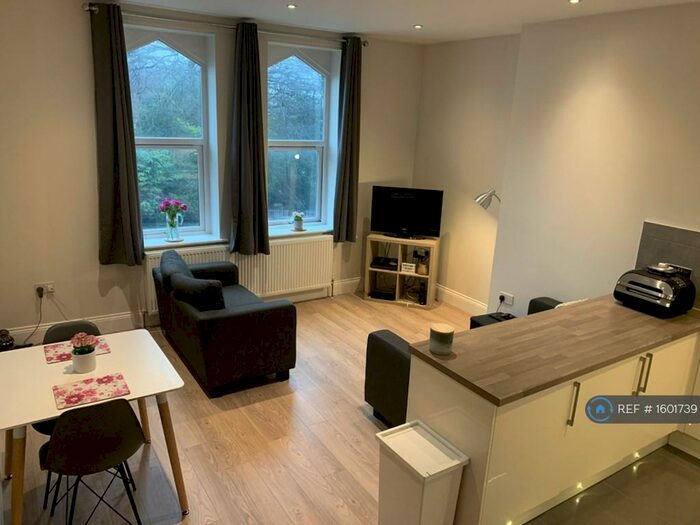 3 Bedroom Flat To Rent In Spring Road, Leeds, LS6