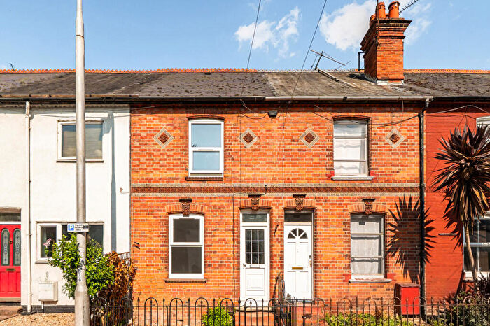 3 Bedroom Terraced House For Sale In Elgar Road, Reading, RG2