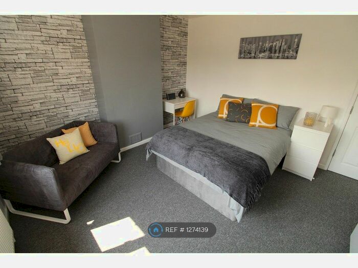 5 Bedroom Semi-Detached House To Rent In Towcester Road, Northampton NN4