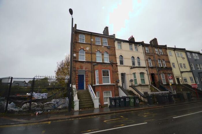 1 Bedroom Flat To Rent In Penge Road, South Norwood, Croydon, SE25