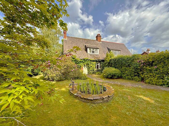 2 Bedroom Cottage For Sale In Drift Road, Whitehill, Hampshire, GU35