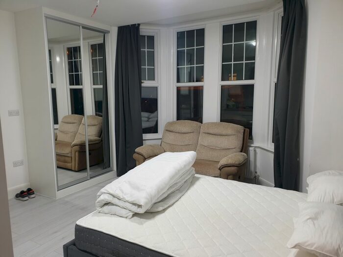 Studio To Rent In Montrose Road, Harrow HA3