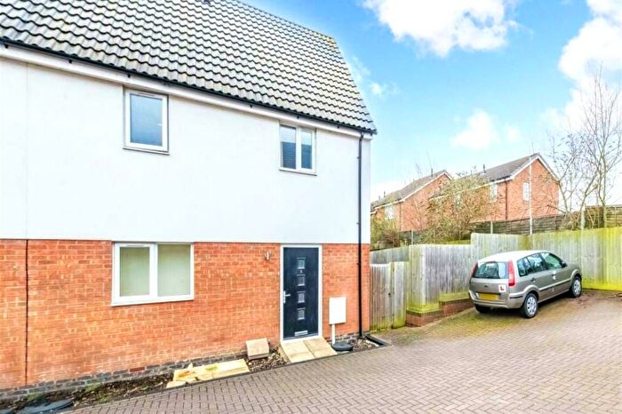 2 Bedroom Semi-Detached House To Rent In Walker Rise, Wellingborough, NN9