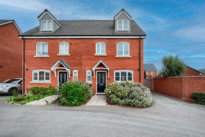 4 Bedroom Semi Detached House For Sale In Chestnut Avenue Meon Vale, CV37