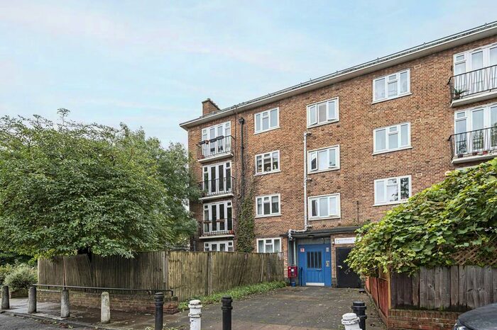 2 Bedroom Flat To Rent In Burma Road, Stoke Newington, London, N16
