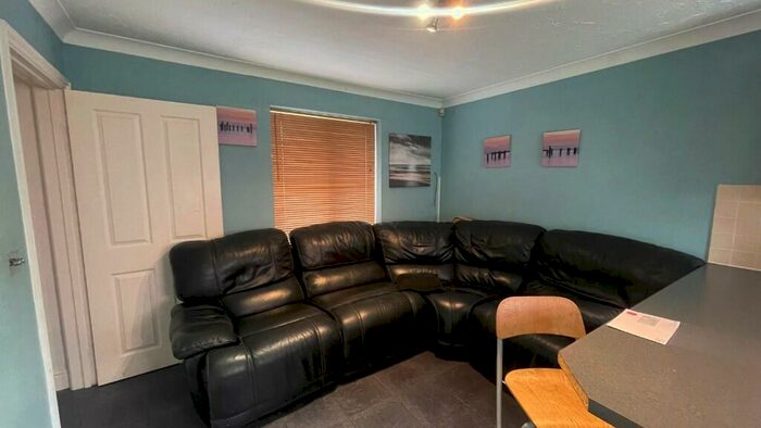 5 Bedroom Semi-Detached House To Rent In Mascot Square, Colchester, Essex, CO4