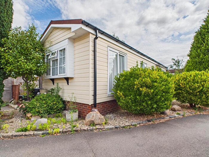 1 Bedroom Park Home For Sale In Riverside Park, Tilehurst, Reading, RG30