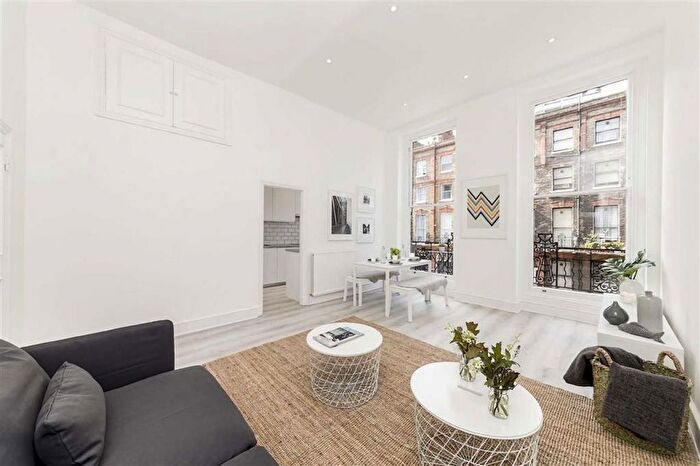 1 Bedroom Flat To Rent In Nottingham Place, Marylebone, W1U
