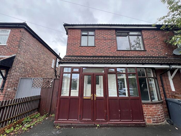 3 Bedroom Semi-Detached House To Rent In Hurst Bank Road, Ashton-under-lyne, OL6