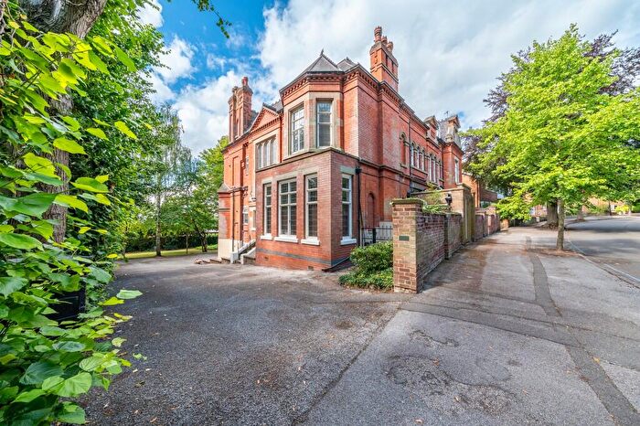 2 Bedroom Apartment For Sale In Clumber Crescent South, The Park, NG7
