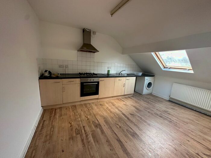2 Bedroom Flat To Rent In Duckworth Lane, Bradford, West Yorkshire, BD9