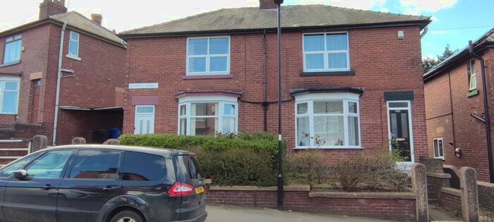 3 Bedroom Semi-Detached House To Rent In Midhill Road, Sheffield, S2