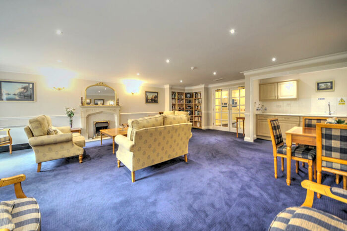 2 Bedroom Retirement Property For Sale In Green Lanes, N21