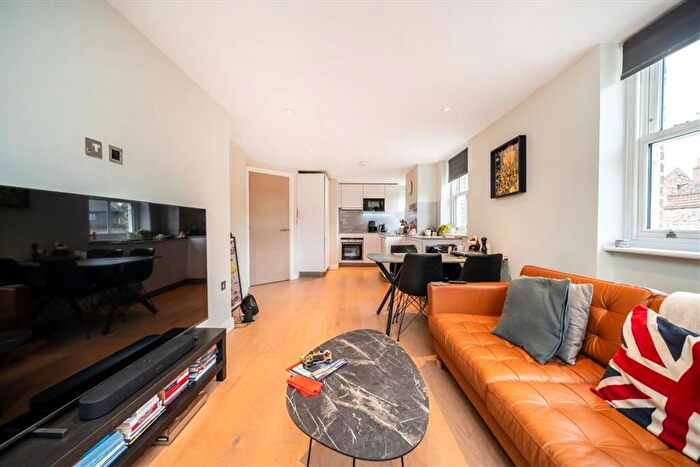 2 Bedroom Flat For Sale In Hanbury Street, Shoreditch, E1
