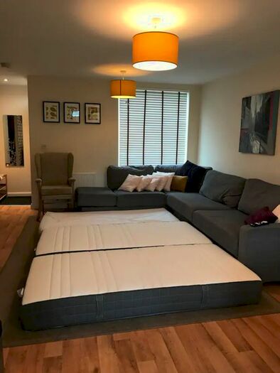 2 Bedroom Flat To Rent In Lloyd Wright Avenue, Manchester, M11