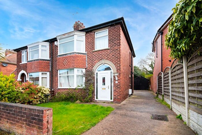 3 Bedroom Semi Detached House For Sale In Harewood Avenue, Retford, DN22