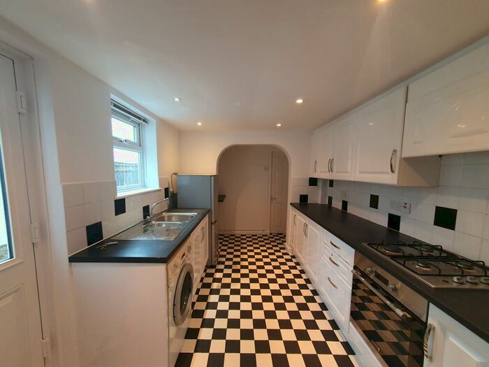 1 Bedroom Flat To Rent In Chiltern Street, Aylesbury, HP21