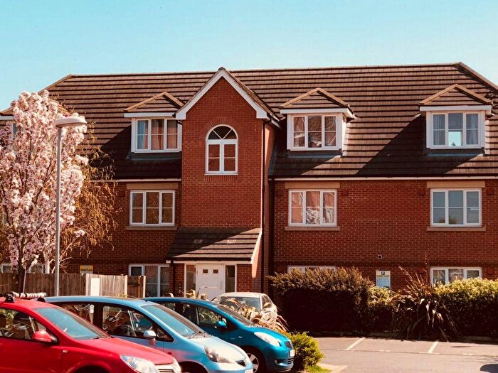 2 Bedroom Flat To Rent In Tallow Close, Dagenham, Essex, RM9