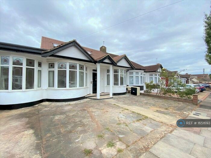 5 Bedroom Semi-Detached House To Rent In Whitney Avenue, Ilford, IG4