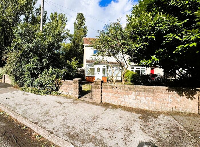 3 Bedroom Semi Detached House For Sale In Pinson Road, Willenhall, WV13