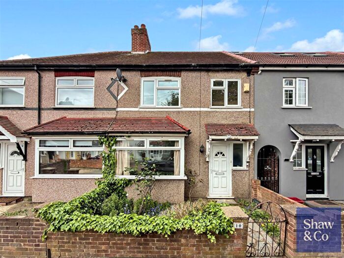 3 Bedroom Terraced House For Sale In Wareham Close, Hounslow, TW3