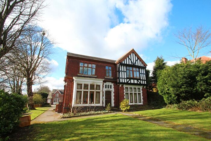 2 Bedroom Flat To Rent In Harrogate Road, Leeds, West Yorkshire, Uk, LS17