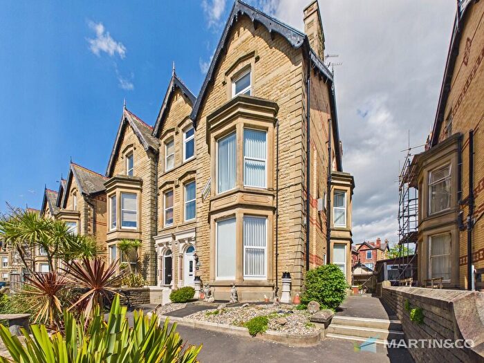 1 Bedroom Flat For Sale In Clifton Drive North, St Annes, FY8