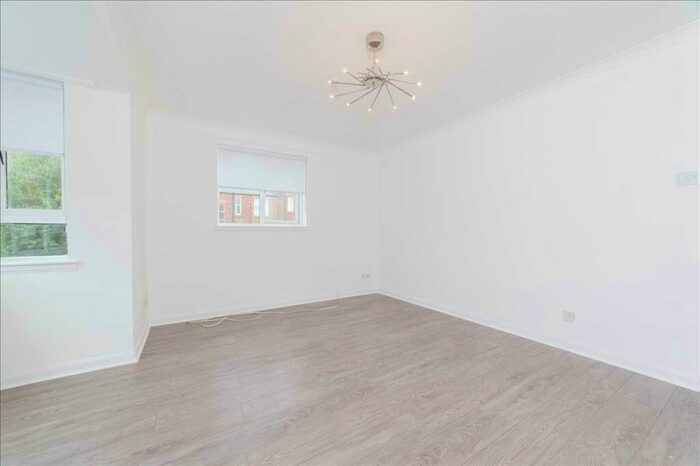 2 Bedroom Apartment To Rent In Kemp Court, Hamilton, ML3