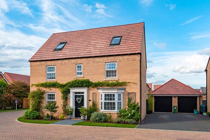 6 Bedroom Detached House For Sale In Selby Gardens, Eagle Farm South, Milton Keynes, MK17