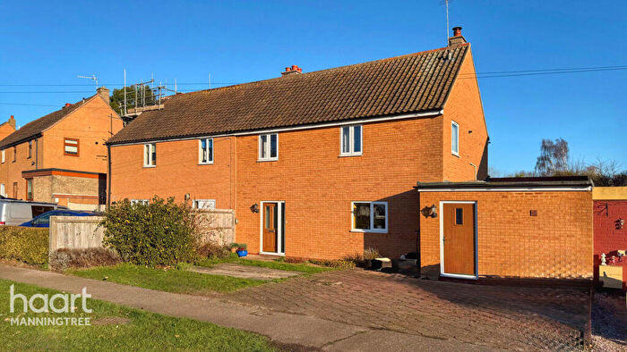 4 Bedroom Semi Detached House For Sale In Palfrey Heights, Manningtree, CO11