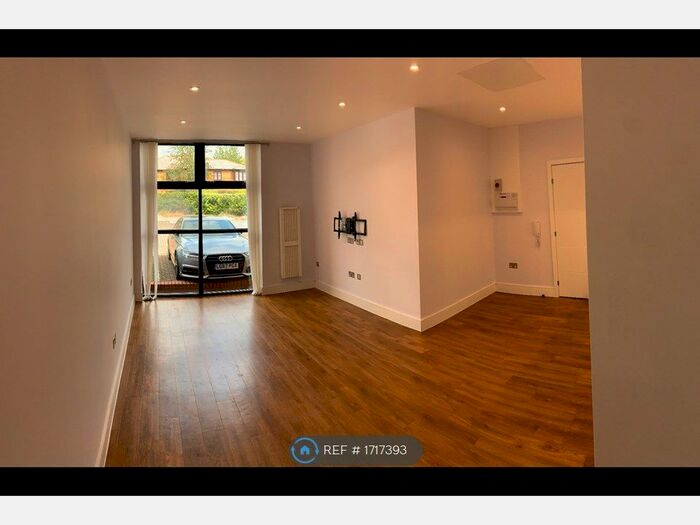 2 Bedroom Flat To Rent In Wardour Place, Slough, SL1