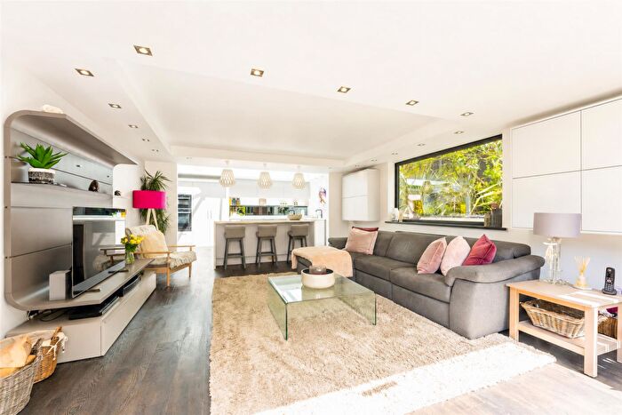 4 Bedroom Detached Bungalow For Sale In Noctorum Road, Prenton, CH43