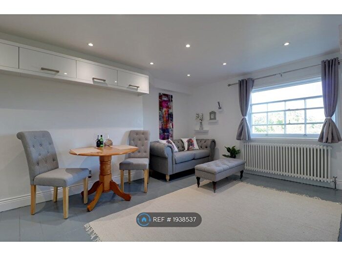 2 Bedroom Flat To Rent In Victoria Way, London, SE7