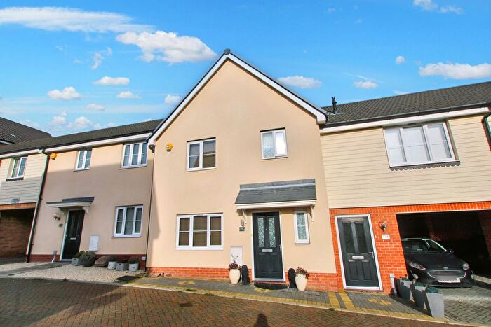 3 Bedroom Terraced House For Sale In School Avenue, Basildon, SS15