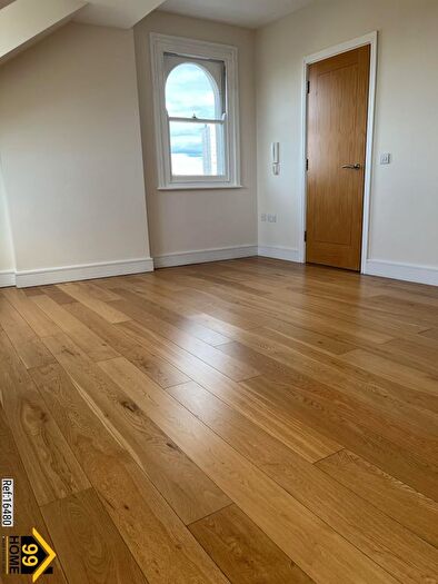 1 Bedroom Flat For Sale In Lebanon Gardens, East Putney, Wandsworth, London, SW18