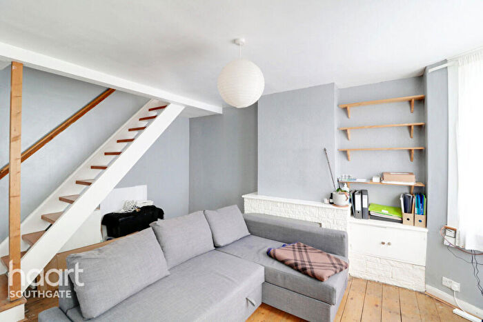 2 Bedroom End Of Terrace House For Sale In Hillside Grove, London, N14