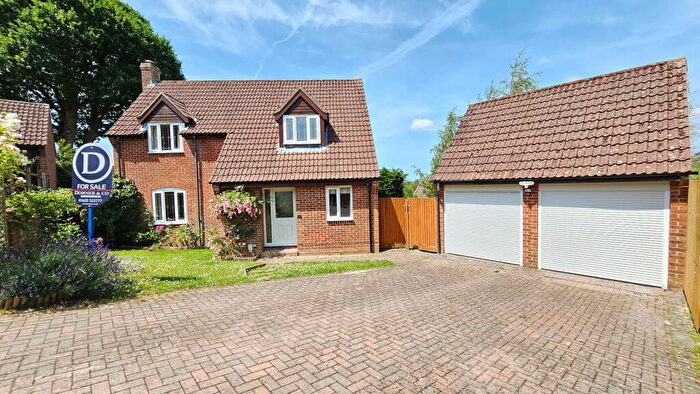 4 Bedroom Detached House For Sale In Queens Road, Kingsclere, RG20