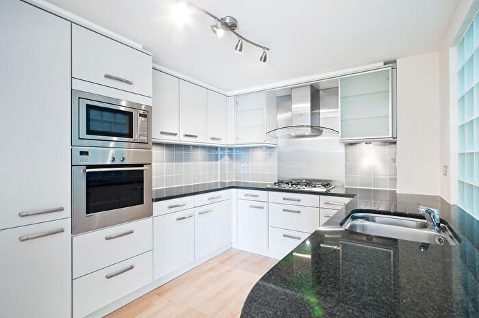 2 Bedroom Flat To Rent In Naoroji Street, London, WC1X