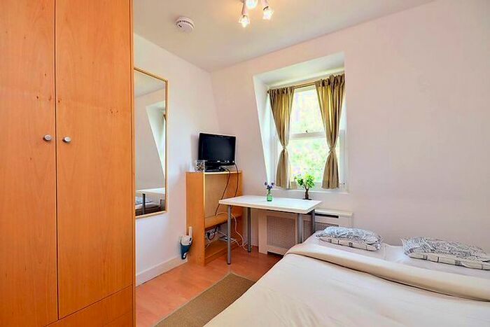 Studio To Rent In Penywern Road, Earls Court, London, SW5