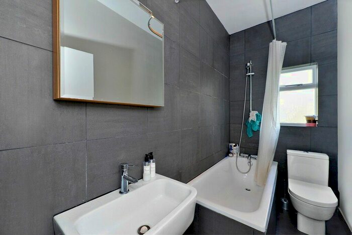 1 Bedroom Flat To Rent In Blenheim Crescent, Notting Hill, W11