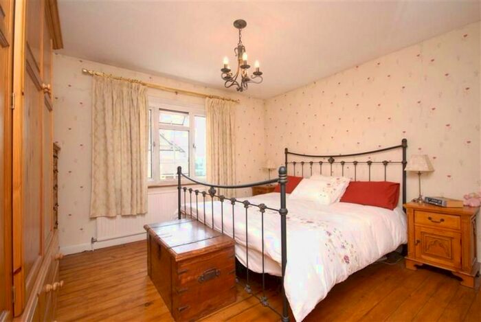 4 Bedroom Detached House To Rent In The Vale, London, NW11