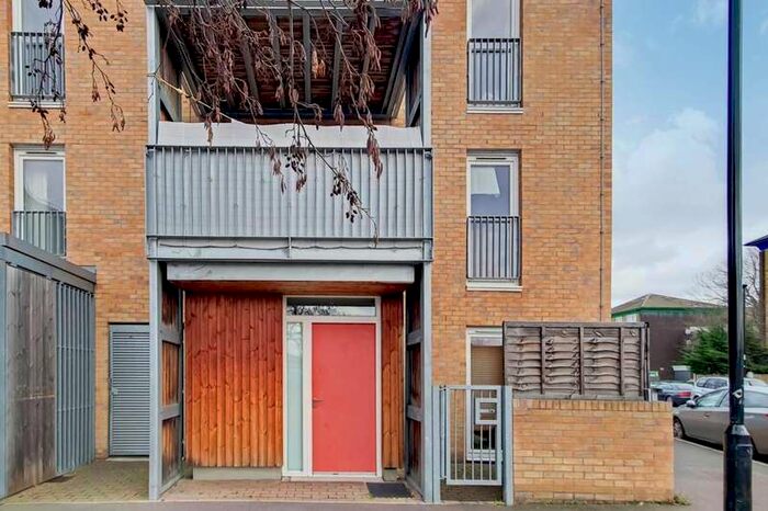 2 Bedroom Flat To Rent In Walton Road, Manor Park, E12