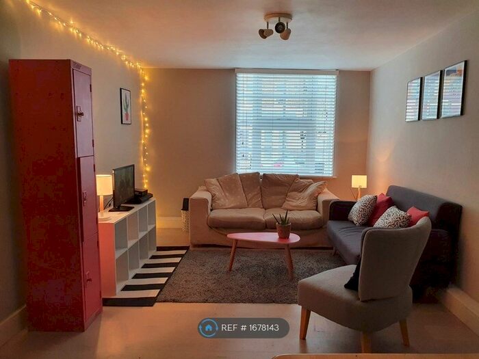 3 Bedroom Flat To Rent In Ringslade Road, London, N22