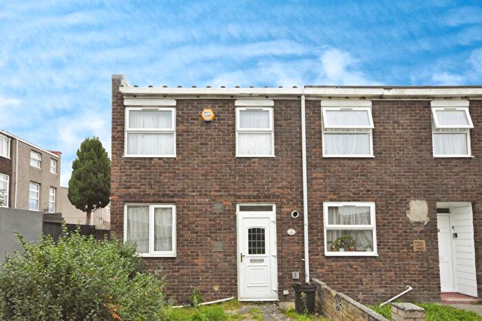 2 Bedroom Terraced House For Sale In Lucerne Way, Romford, RM3