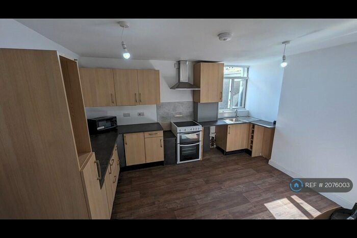 3 Bedroom Flat To Rent In Quay Street, Ammanford, SA18