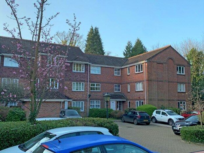1 Bedroom Flat To Rent In Greenacres, RH12