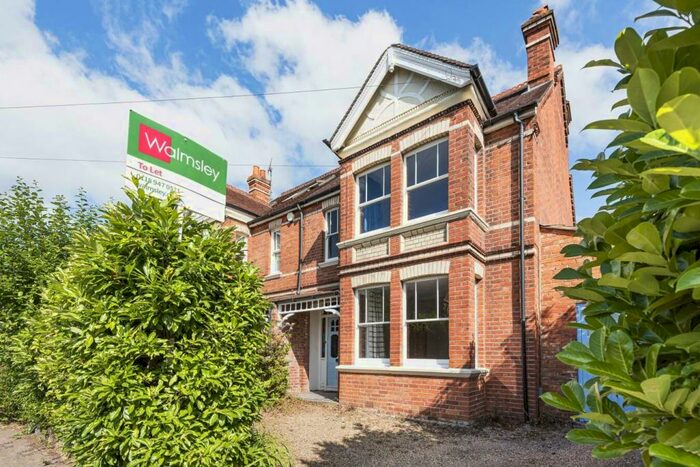 4 Bedroom Semi-Detached House To Rent In Oakley Road, Caversham Heights, RG4