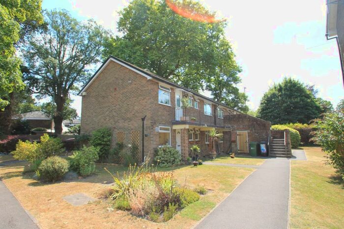2 Bedroom Maisonette To Rent In Chestnut Gardens, Horsham, RH12