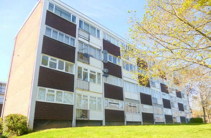 1 Bedroom Flat To Rent In The Knares, Basildon, SS16